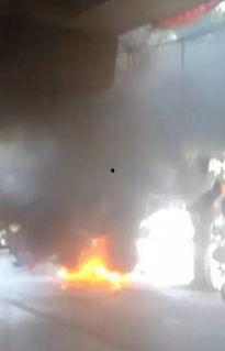 国产摩托车起火视频