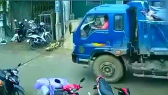 国产摩托车车祸视频,惊心动魄的生死较量