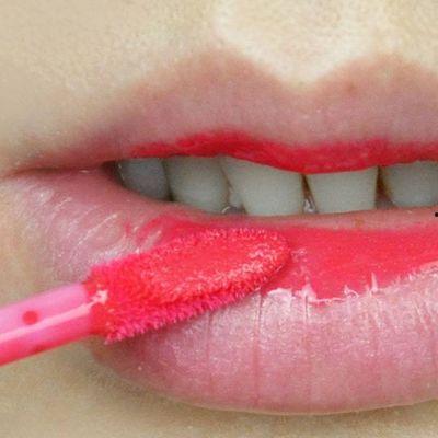 国产打底唇釉测评视频播放,热门视频播放量背后的真实效果解析